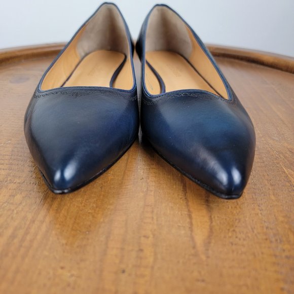 Lucchese women's size 7 , NM7945, navy blue, pointy flat shoe - Picture 1 of 4